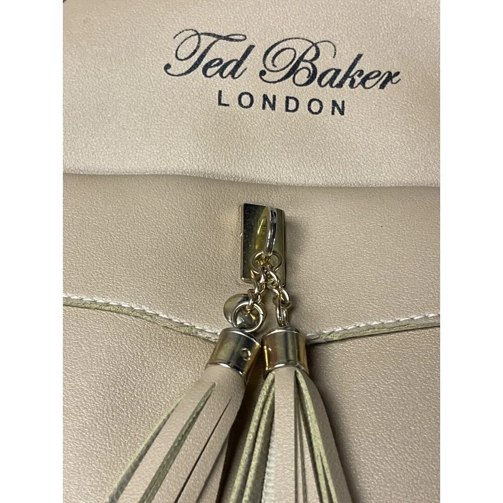 Ted Baker features 	•